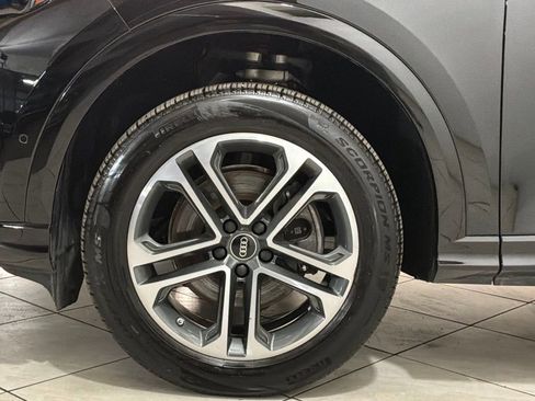 Used 2025 Audi Q5 Premium w/ Convenience Package image 16