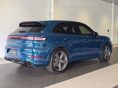 Used 2025 Porsche Cayenne GTS AWD/4WD image 7