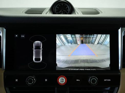 Used 2025 Porsche Macan image 19