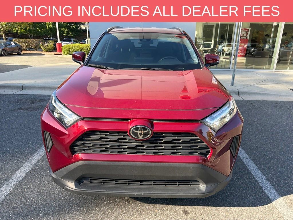 Used 2025 Toyota RAV4 XLE AWD/4WD image 2