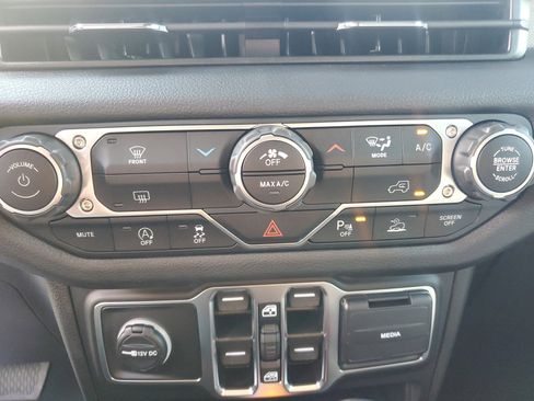 New 2026 Jeep Gladiator Sport image 21