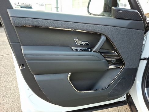 Used 2023 Land Rover Range Rover Sport SE image 13