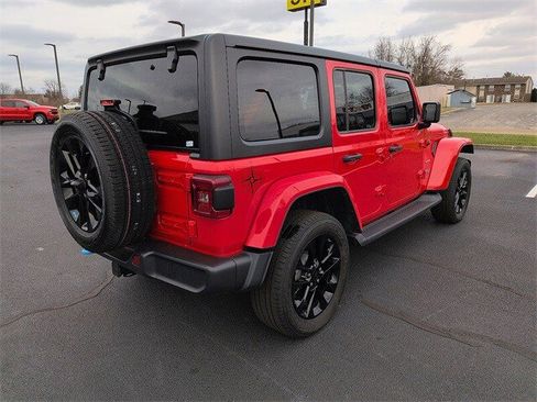 Used 2022 Jeep Wrangler Unlimited Sahara image 6