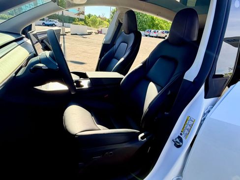 Used 2025 Tesla Model Y Long Range AWD/4WD image 30