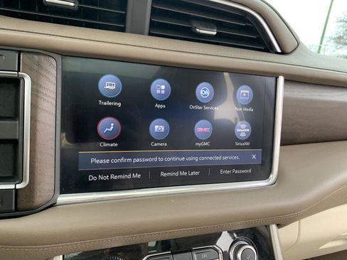 Used 2021 GMC Yukon XL Denali w/ Denali Premium Package AWD/4WD image 11