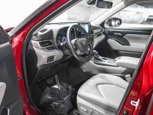 Certified 2020 Toyota Highlander XLE image 18