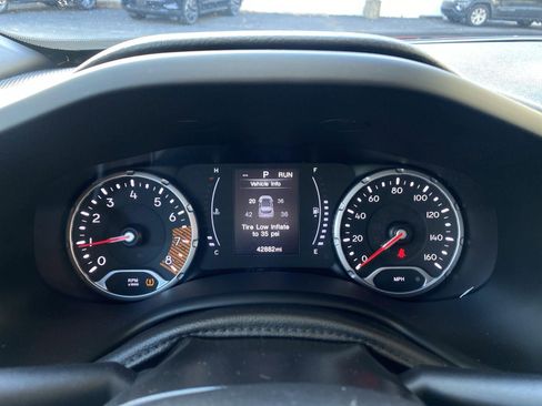 Used 2019 Jeep Renegade Latitude w/ Cold Weather Group image 4