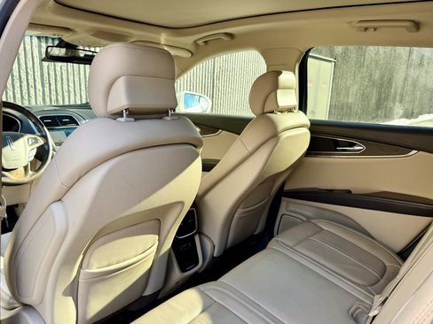 Used 2017 Lincoln MKX Reserve w/ Driver Assistance Package image 12