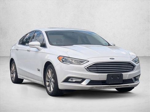 Used 2017 Ford Fusion Energi SE FWD image 3