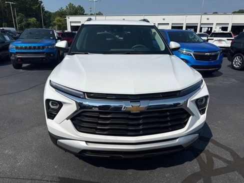 Used 2025 Chevrolet TrailBlazer LT AWD/4WD image 8