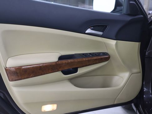 Used 2011 Honda Accord EX image 17