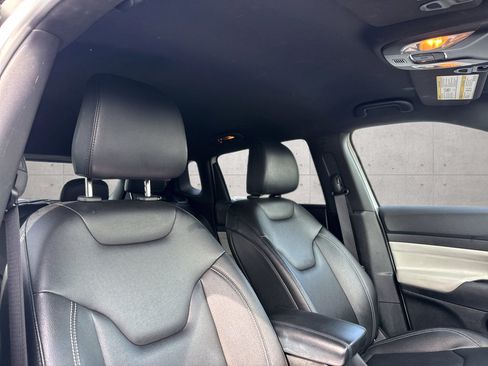 Used 2025 Jeep Compass Limited AWD/4WD image 7