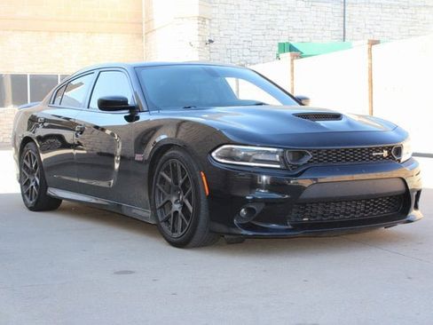 Used 2019 Dodge Charger Scat Pack w/ Plus Group image 2