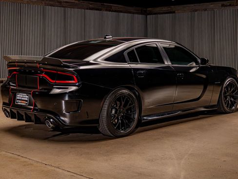Used 2020 Dodge Charger R/T w/ Blacktop Package image 9