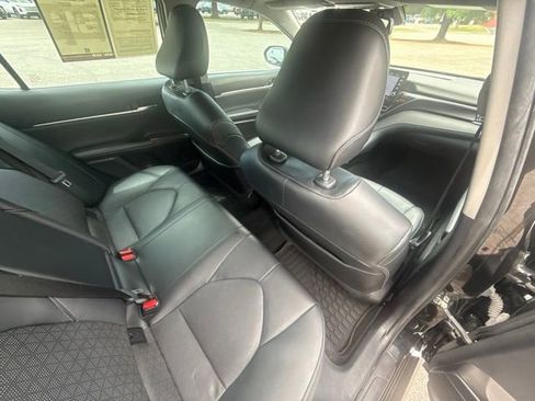 Used 2022 Toyota Camry XSE w/ Navigation Package FWD image 16