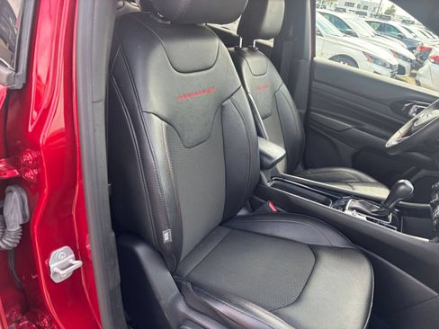 Used 2025 Jeep Compass Trailhawk AWD/4WD image 35
