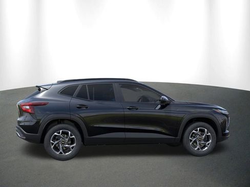 New 2026 Chevrolet Trax LT w/ Driver Confidence Package FWD image 7
