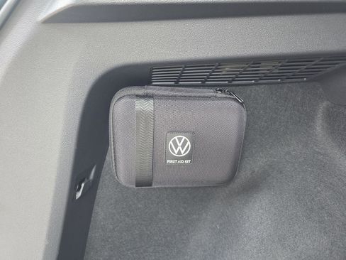 Used 2022 Volkswagen Taos SEL image 25