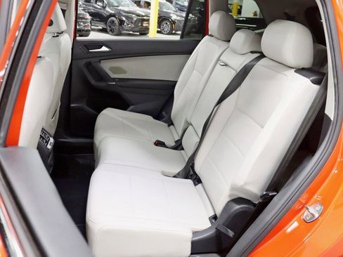 Used 2018 Volkswagen Tiguan SE w/ Panoramic Sunroof Package FWD image 25