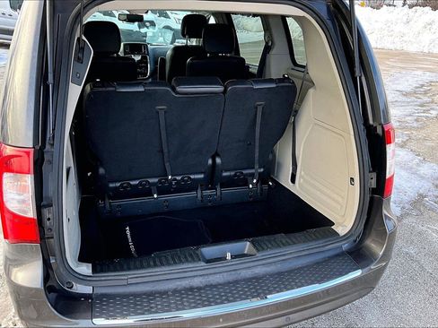 Used 2015 Chrysler Town & Country Touring-L w/ Driver Convenience Group image 19