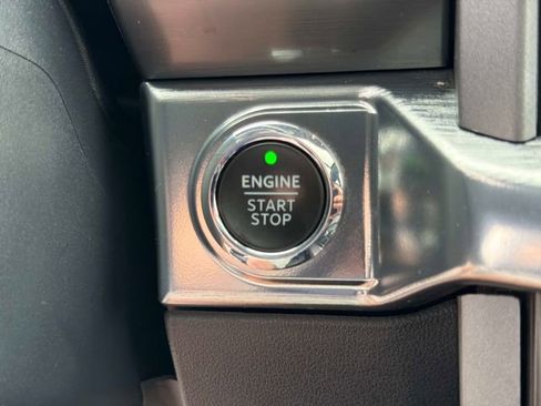 Used 2022 Ford F150 Lariat w/ Equipment Group 502A High image 38