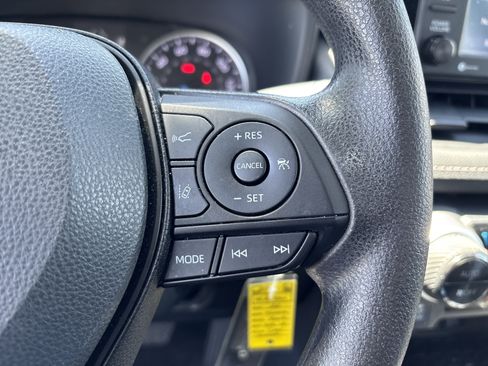Used 2022 Toyota RAV4 LE AWD/4WD image 19