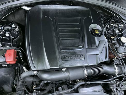 Used 2019 Jaguar F-PACE Prestige image 18