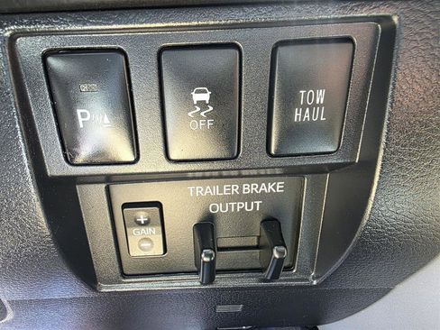 Used 2018 Toyota Tundra SR5 AWD/4WD image 15