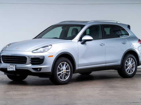 Used 2016 Porsche Cayenne AWD/4WD image 3