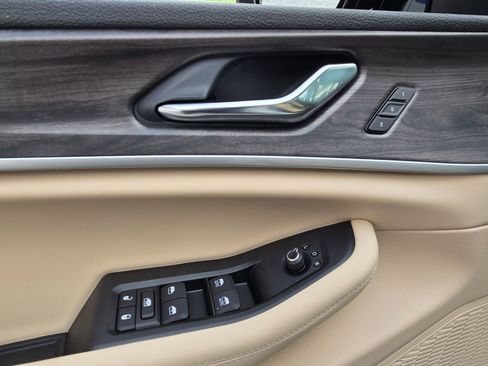 New 2025 Jeep Grand Cherokee L Limited w/ Black Appearance Package image 19