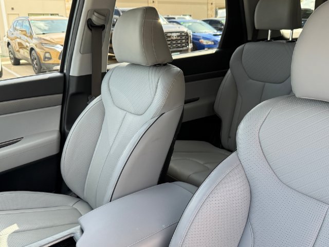 Used 2025 Hyundai Palisade SEL FWD image 14