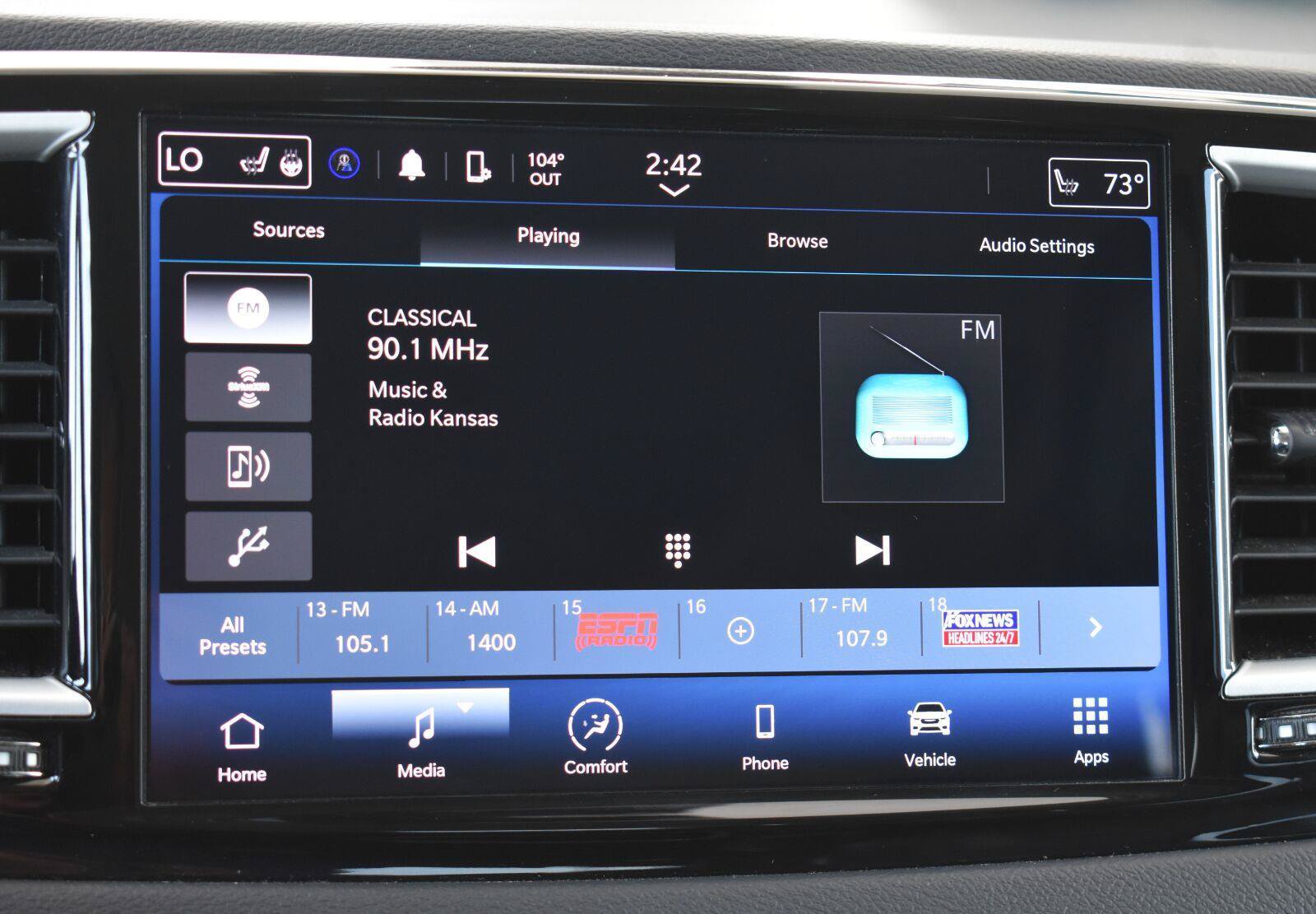 Used 2024 Chrysler Pacifica Touring-L FWD image 27
