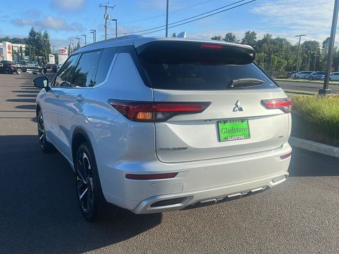 Used 2024 Mitsubishi Outlander SEL AWD/4WD image 3