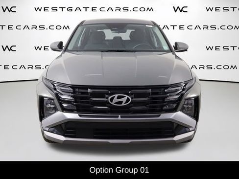 Used 2025 Hyundai Tucson SE FWD image 2