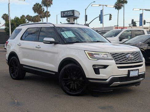 Used 2018 Ford Explorer Platinum AWD/4WD image 2
