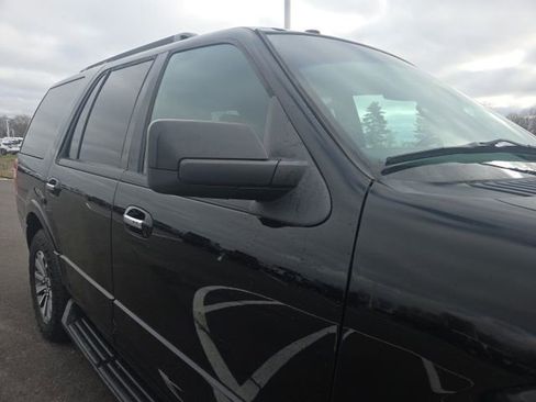 Used 2017 Ford Expedition XLT image 5