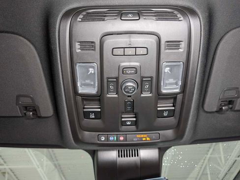 Used 2024 GMC Yukon Denali w/ Advanced Technology Package image 39