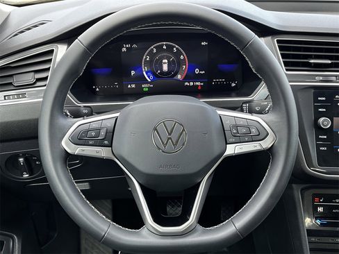 Used 2024 Volkswagen Tiguan SE image 11