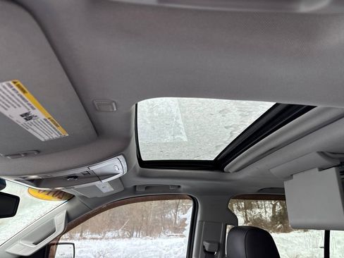 Used 2016 Chevrolet Suburban LT image 13