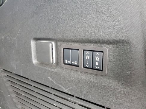 Certified 2024 GMC Yukon XL SLT w/ SLT Luxury Package image 34