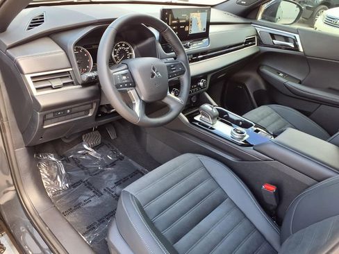Used 2026 Mitsubishi Outlander LE FWD image 12