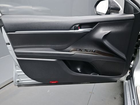 Used 2024 Toyota Camry SE image 9