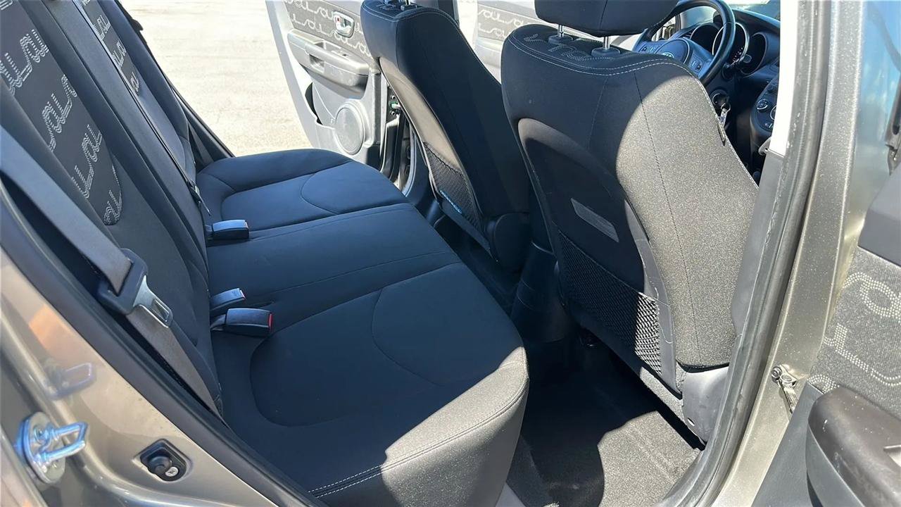 Used 2013 Kia Soul + FWD image 31