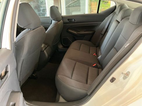 Used 2025 Nissan Altima 2.5 SV FWD image 8