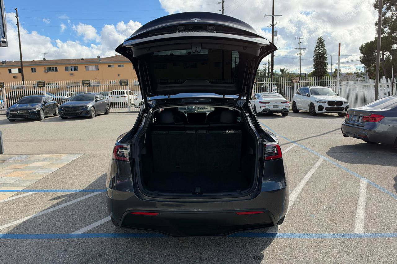 Used 2024 Tesla Model Y Long Range AWD/4WD image 8