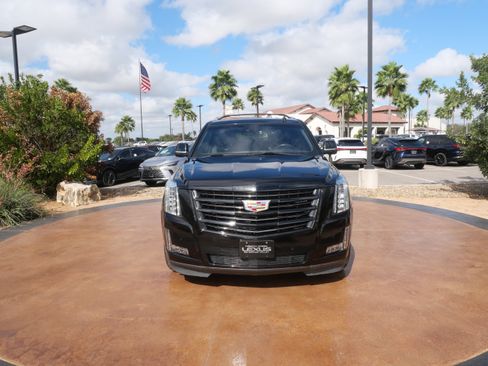 Used 2019 Cadillac Escalade Platinum w/ Escalade Sport Edition image 6