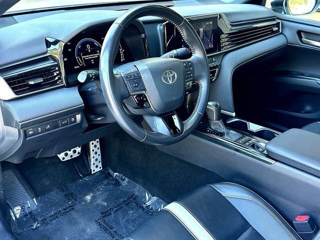Used 2025 Toyota Camry SE FWD image 13
