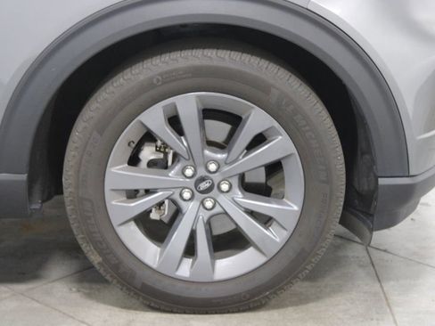 Used 2023 Ford Explorer XLT w/ Equipment Group 202A RWD image 12