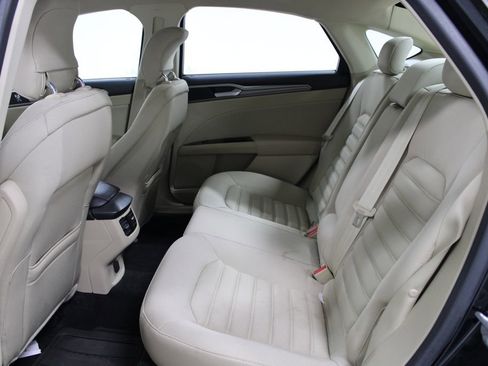 Used 2014 Ford Fusion SE FWD image 17