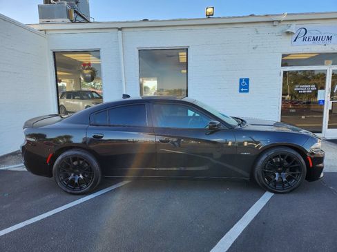 Used 2017 Dodge Charger R/T RWD image 6